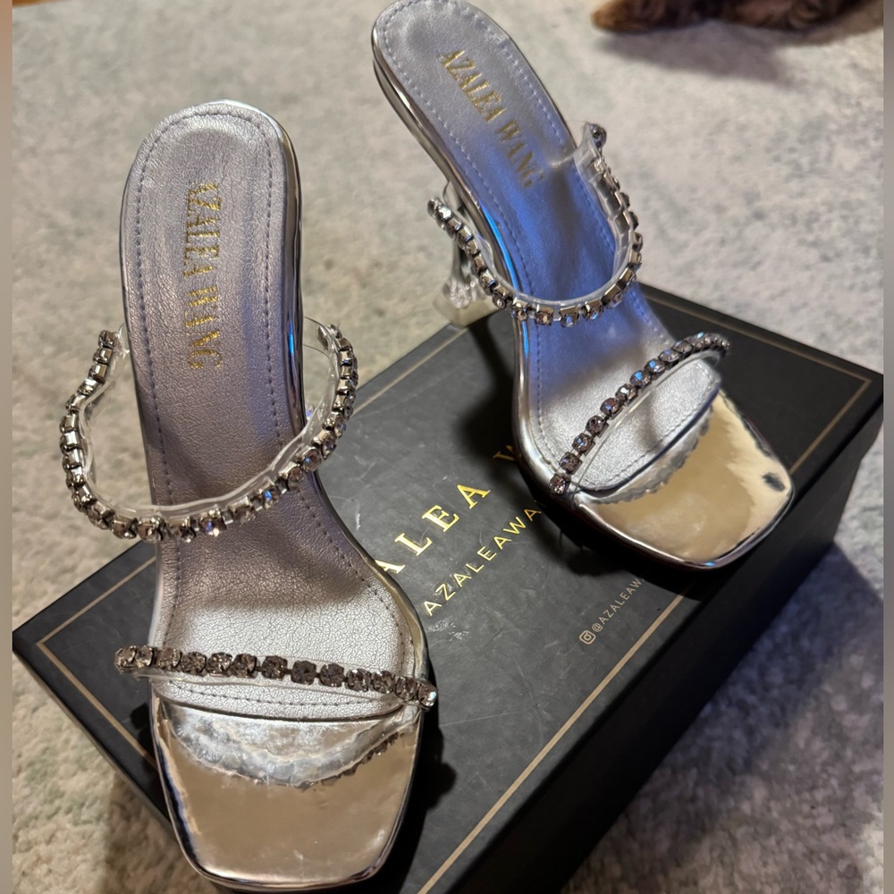Azalea Wang Silver Rhinestone Heels – Size 7 – Great Condition